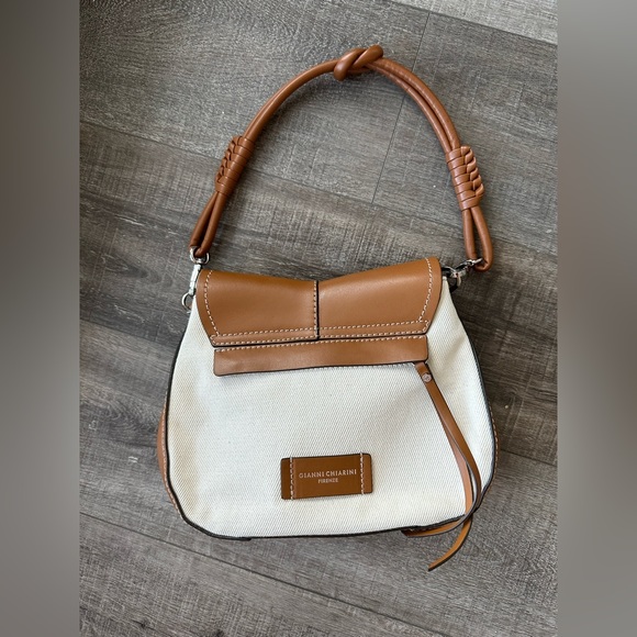 Authentic Gianni Chiarini tote shoulder bag with  attachable crossbody strap. - Picture 2 of 14